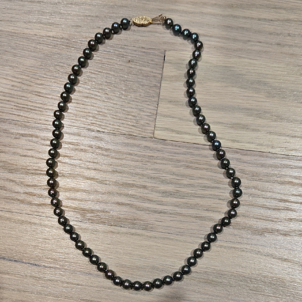 Bloomingdale's Black Pearl Necklace - Picture 1 of 2